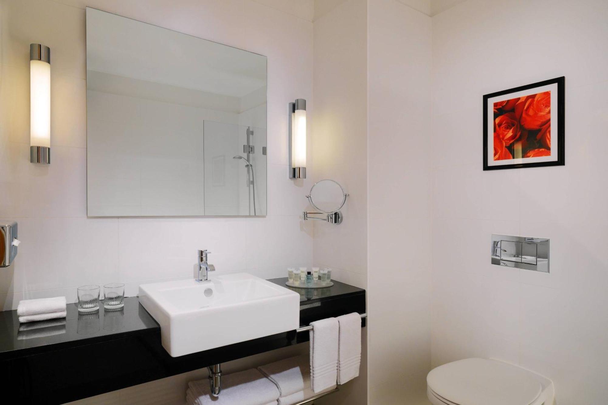 Courtyard By Marriott Budapest City Center Extérieur photo