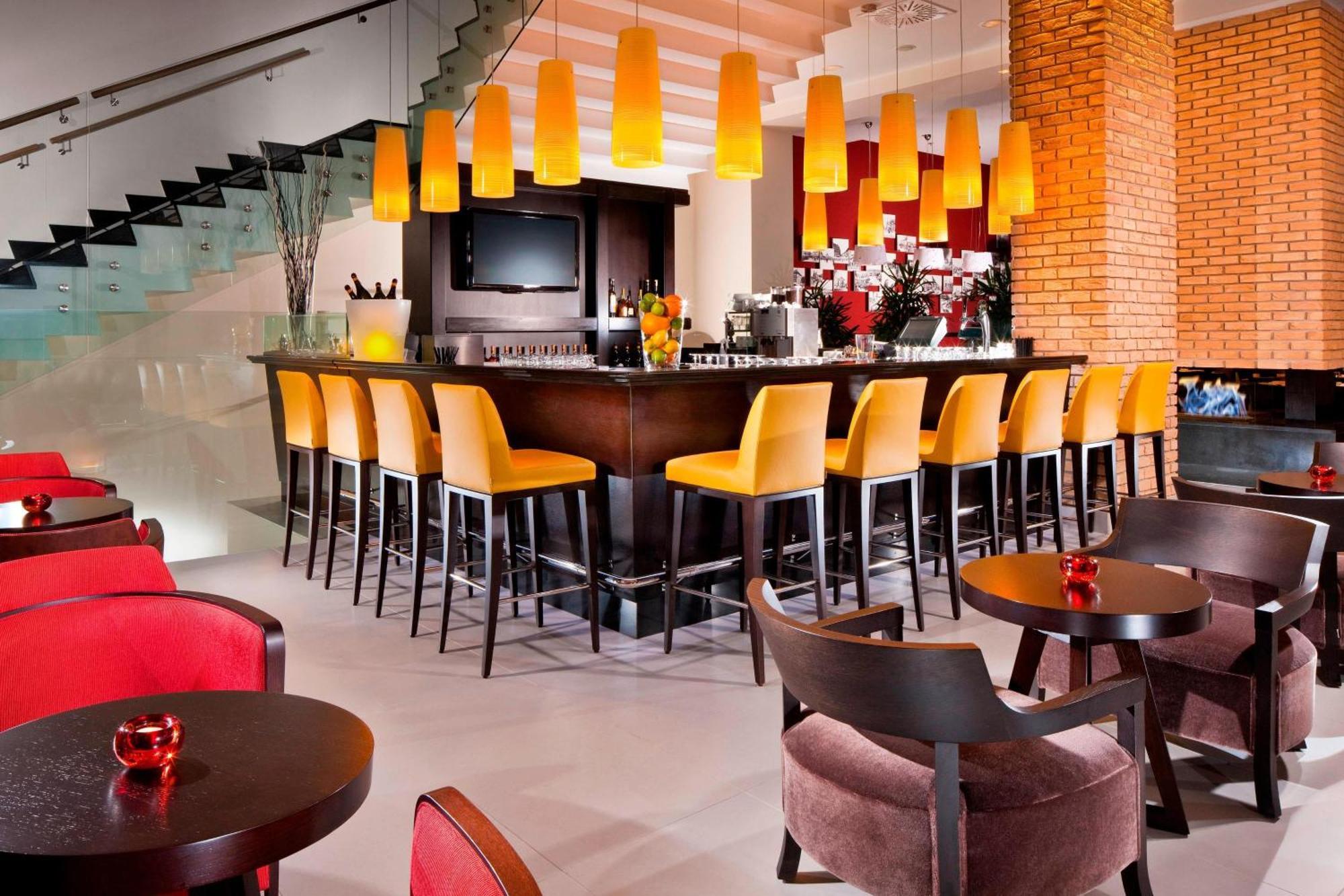 Courtyard By Marriott Budapest City Center Restaurant photo