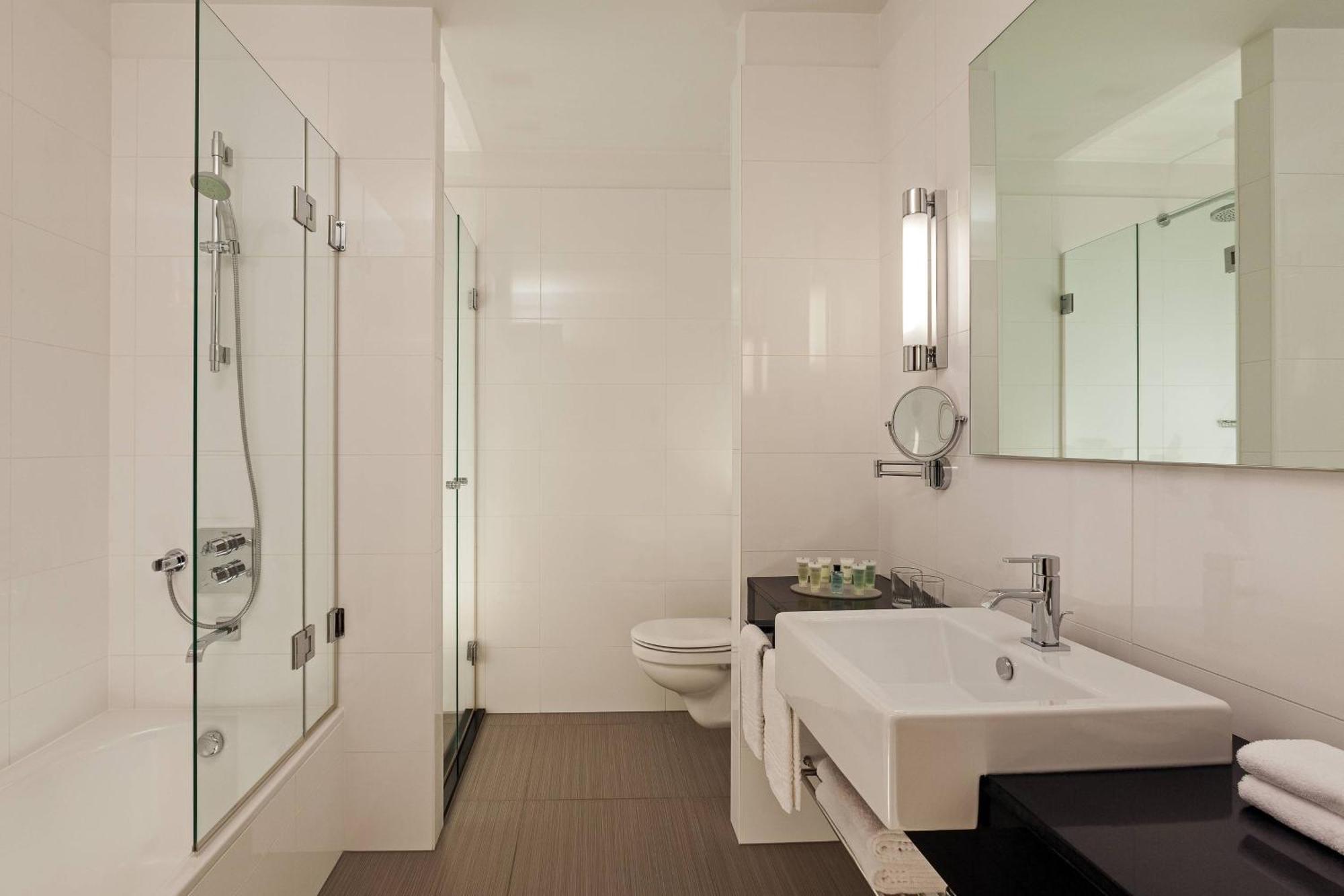 Courtyard By Marriott Budapest City Center Extérieur photo