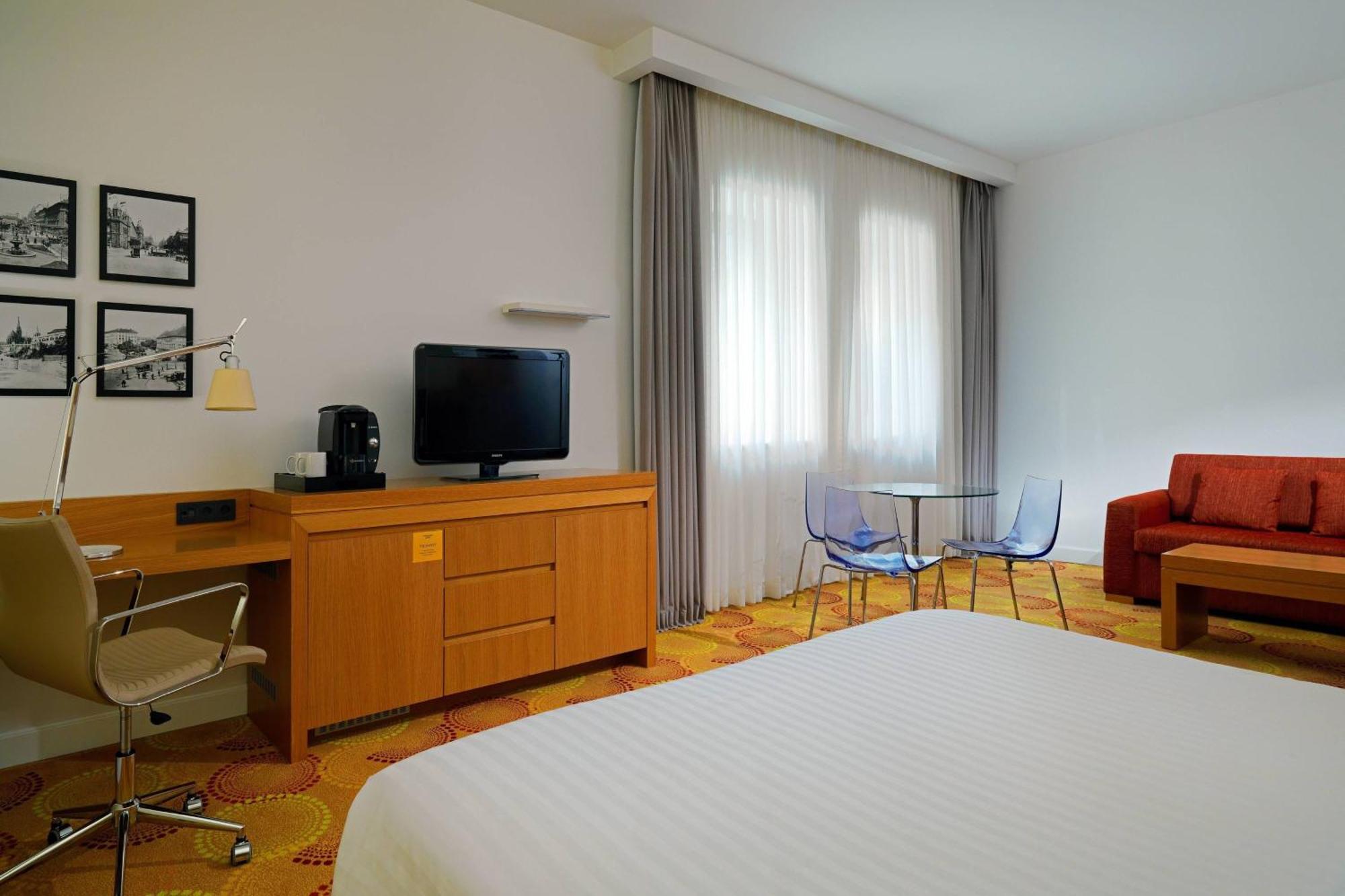 Courtyard By Marriott Budapest City Center Extérieur photo