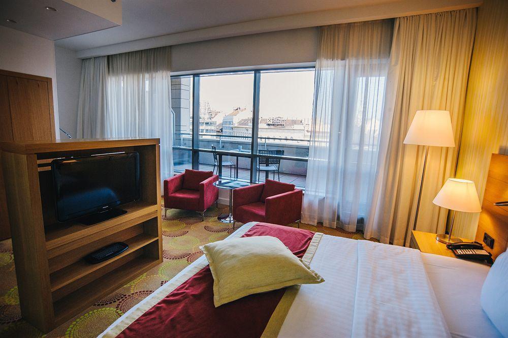 Courtyard By Marriott Budapest City Center Extérieur photo