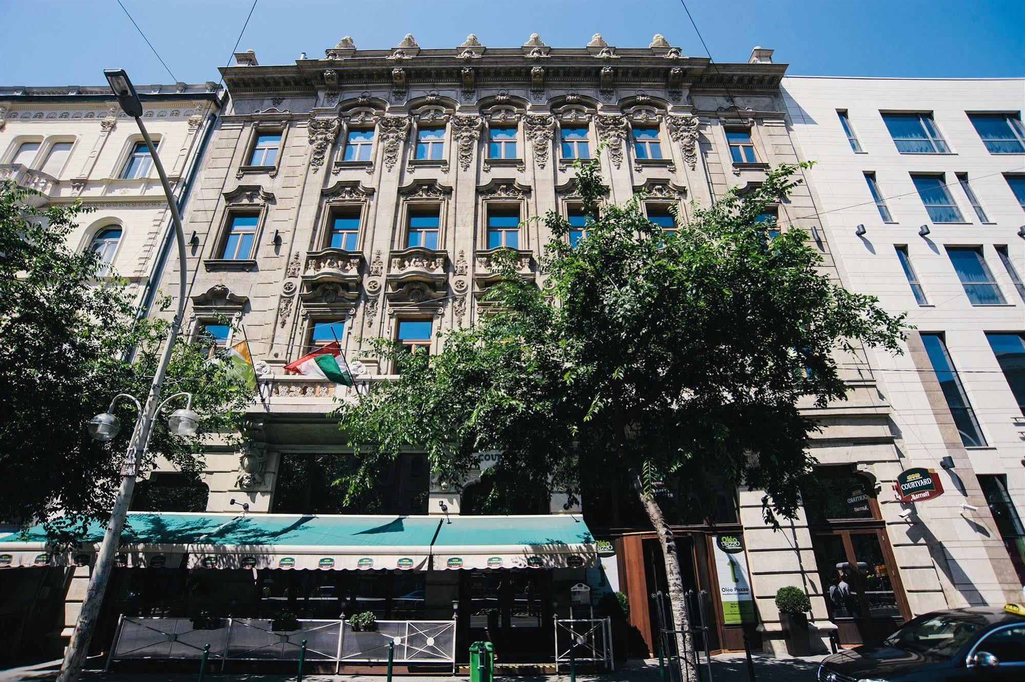 Courtyard By Marriott Budapest City Center Extérieur photo
