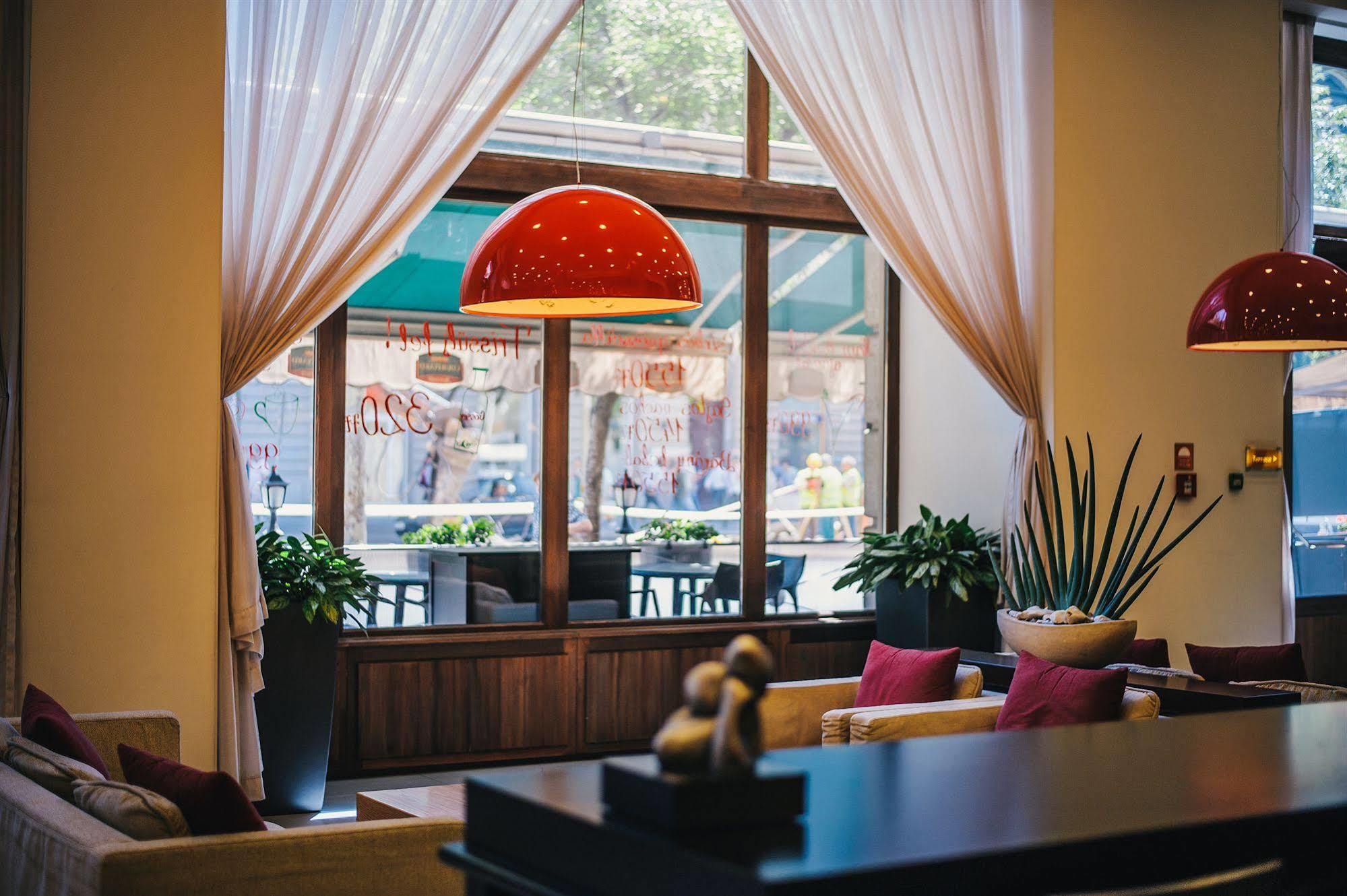 Courtyard By Marriott Budapest City Center Extérieur photo