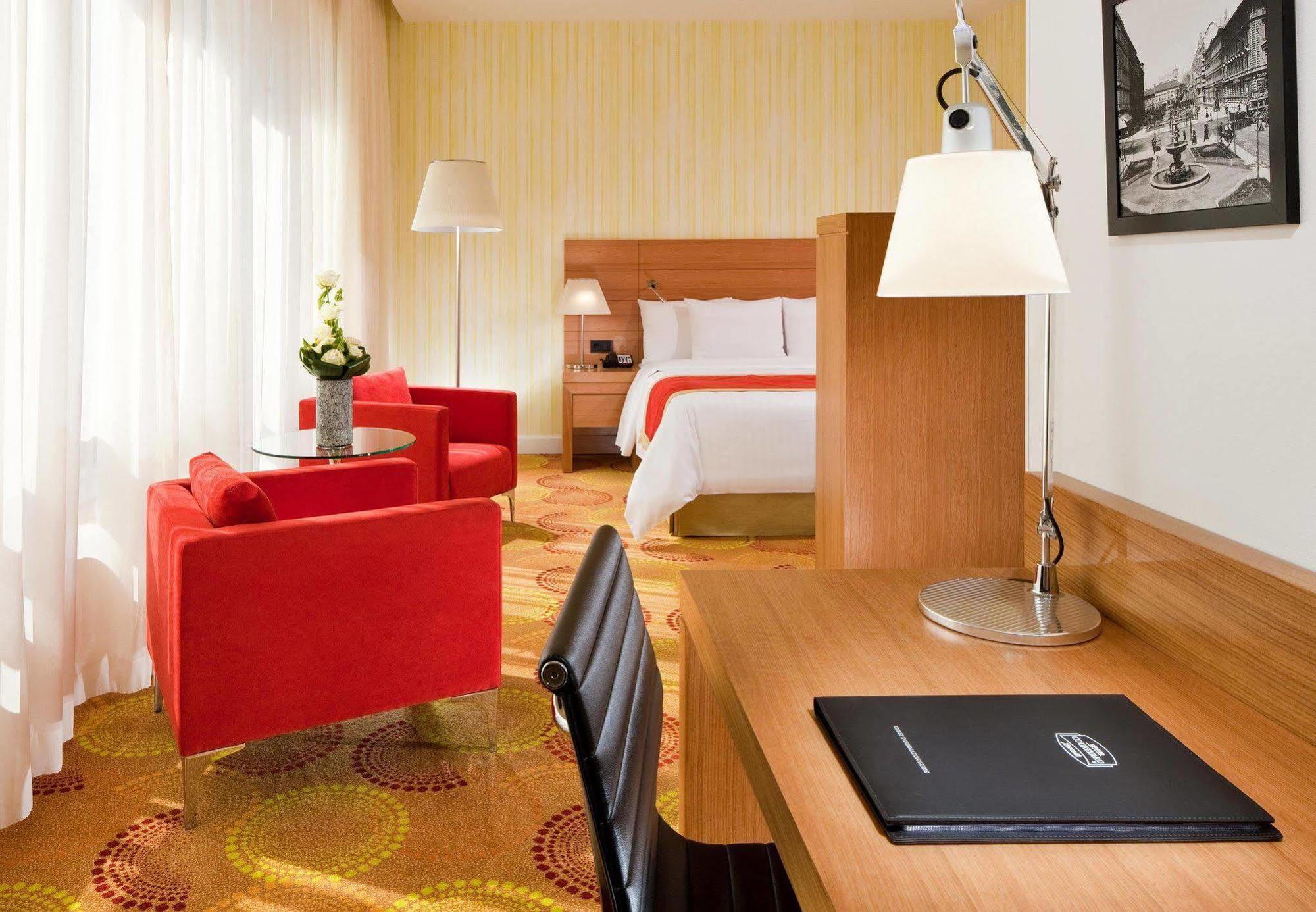 Courtyard By Marriott Budapest City Center Extérieur photo
