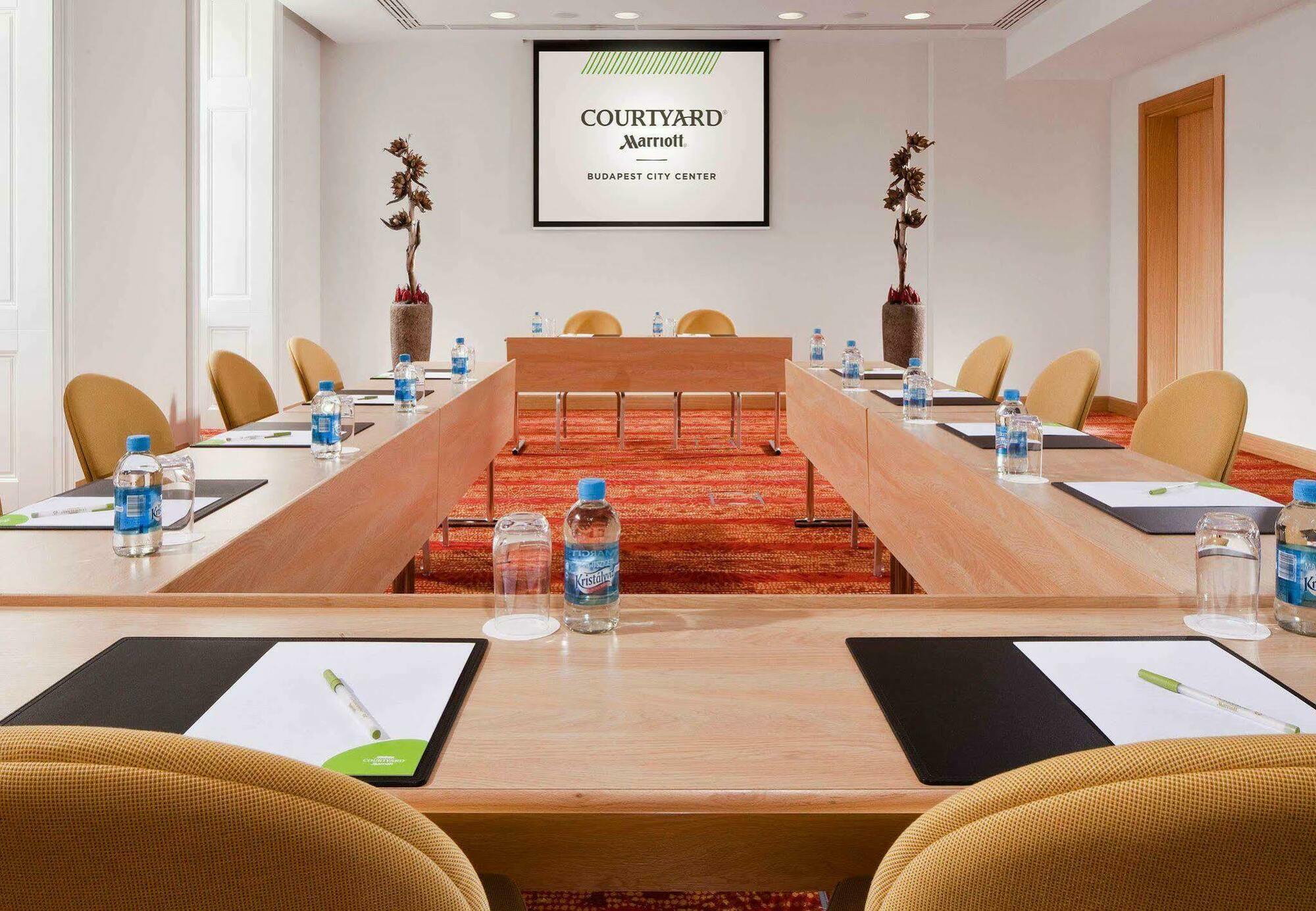 Courtyard By Marriott Budapest City Center Extérieur photo