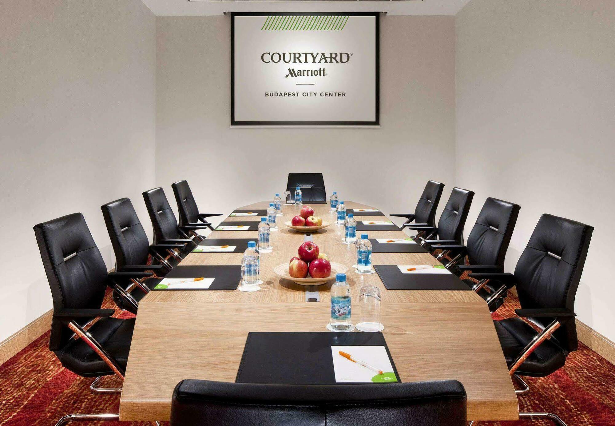Courtyard By Marriott Budapest City Center Extérieur photo